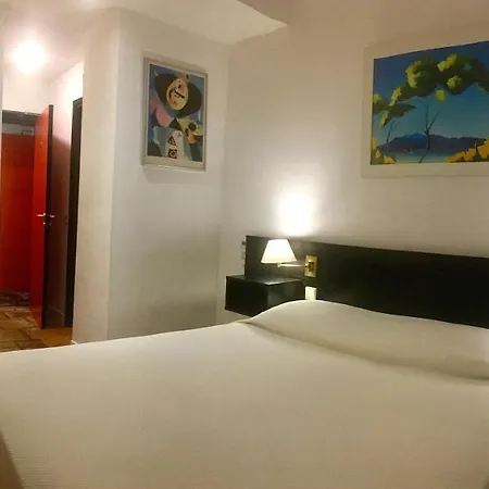 Des Mimosas Готель 3*