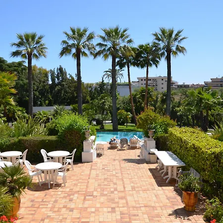 Des Mimosas Готель 3*