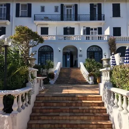 Des Mimosas 3* Juan-les-Pins