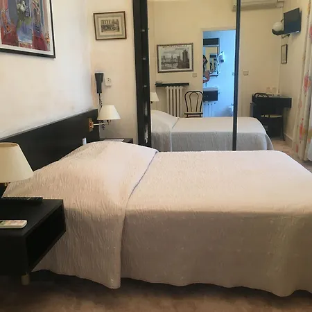 德米莫萨酒店 3*