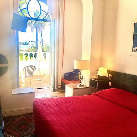 德米莫萨酒店 3*