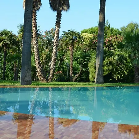 德米莫萨酒店 3*